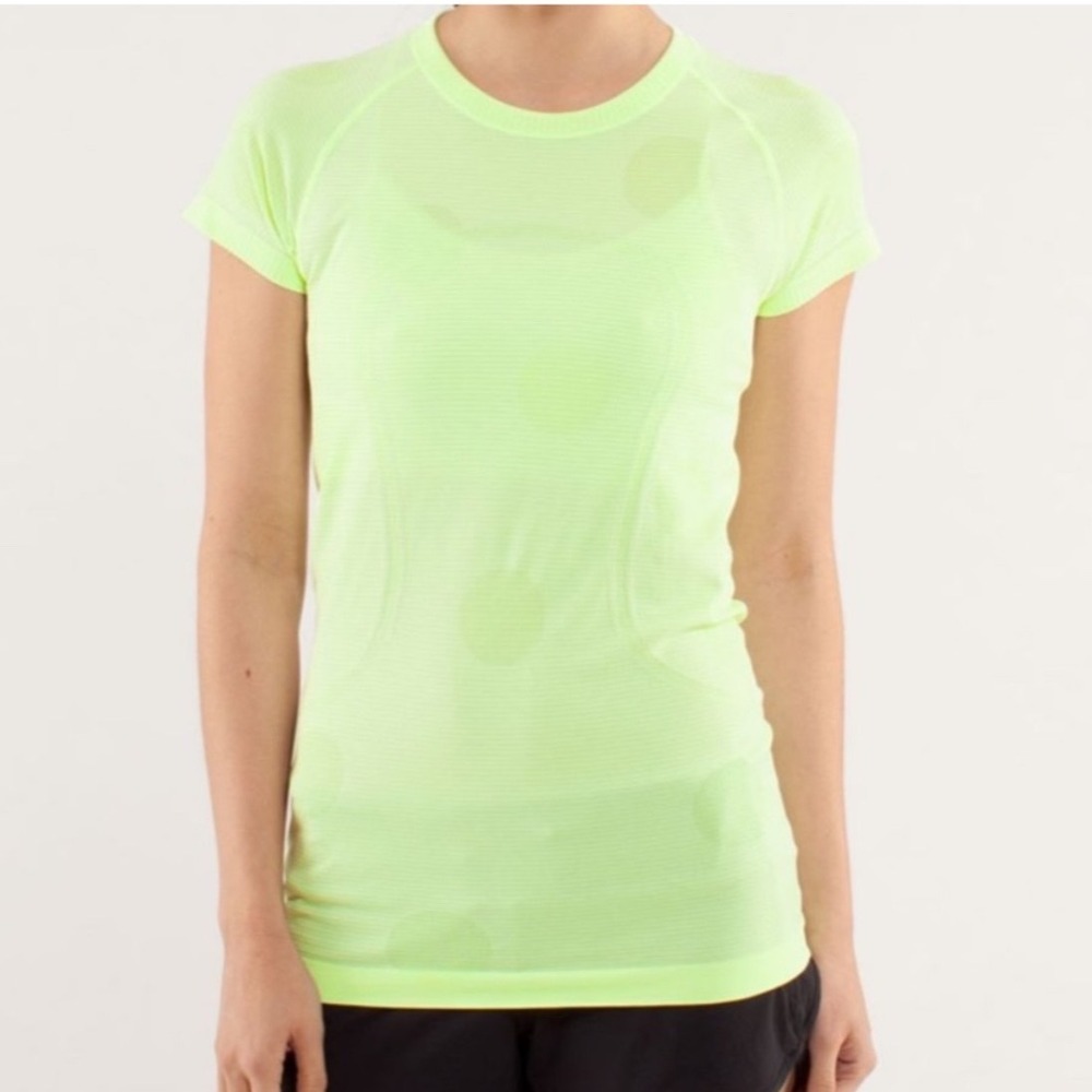 Lululemon Swiftly Tech Short Sleeve Shirt Size 8 Waist Length Polka Dot